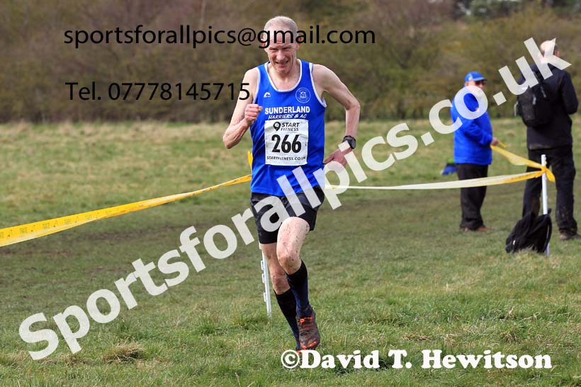 Men 35 to 60 in the 2023 BMAF Cross Country Champs., Wallsend. Photo: David T. Hewitson/Sports for All Pics
